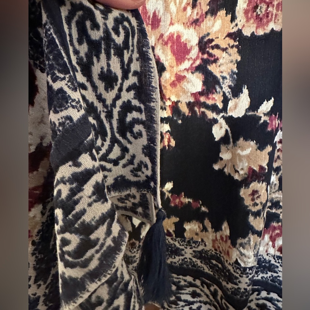 Nine West Floral Kimono *Buyers Choice* NWT Black, Cream or Navy, OSFM - Picture 8 of 13